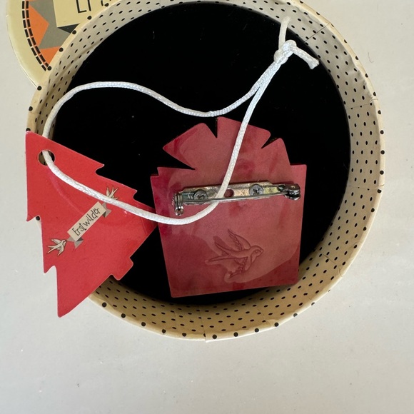 Erstwilder Under The Tree Christmas Present Brooch - Picture 2 of 2